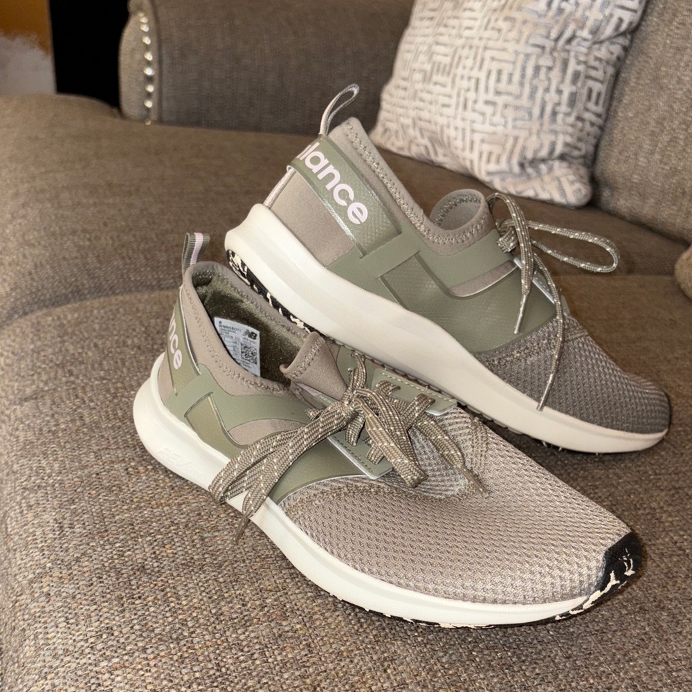 Gently Loved New Balance Nergize olive Green /Pink Sneakers